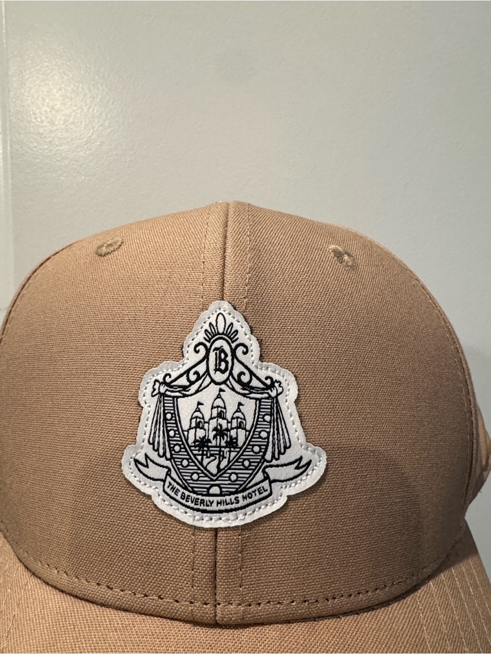 NWT! The Beverly Hills Hotel Crest Puka lightweight cotton tan baseball cap - Picture 3 of 10